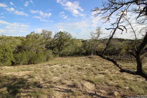 225 Magnolia Mdws, Canyon Lake, TX 78133