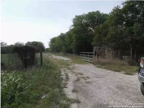 1035910405 Poteet Jourdanton Fwy, San Antonio, TX 78224