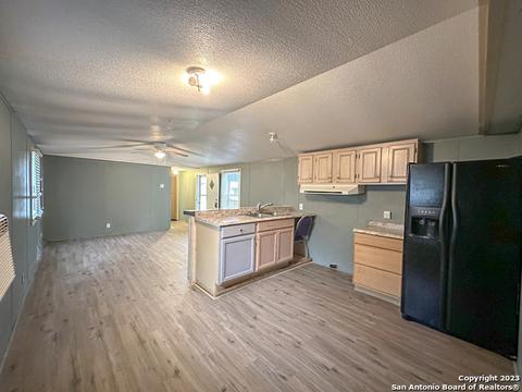 502 12 Crouch Ave, Devine, TX 78016 photo 1