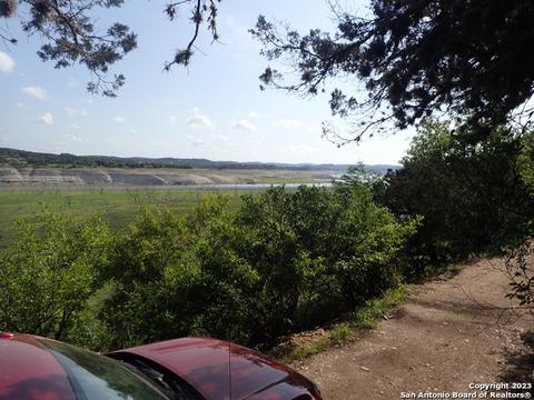 5 Beach Dr, Mico, TX 78056