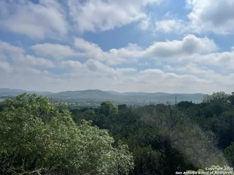 63 Saddleback Ridge Trl, Bandera, TX 78003