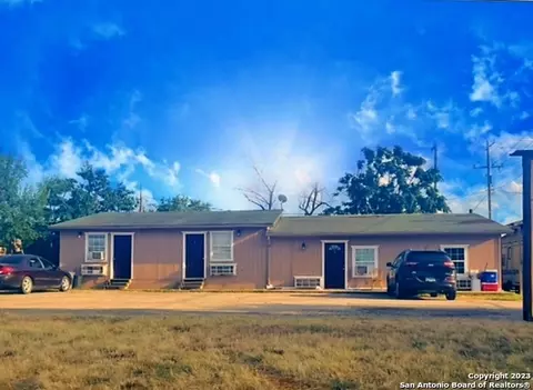 703 Crockett, Cotulla, TX 78014 photo 1