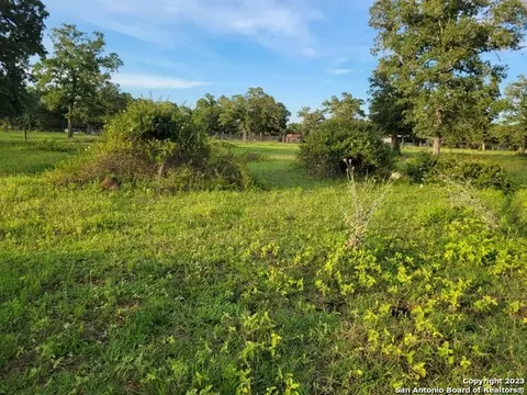 1130 Blacksmith Ln, Weimar, TX 78962