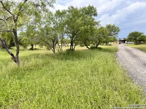 4565 E Fm 462, Moore, TX 78057 photo 1