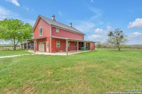 Exterior - 16547 E Gable Rd, Saint Hedwig, TX 78152 photo 4 of 7