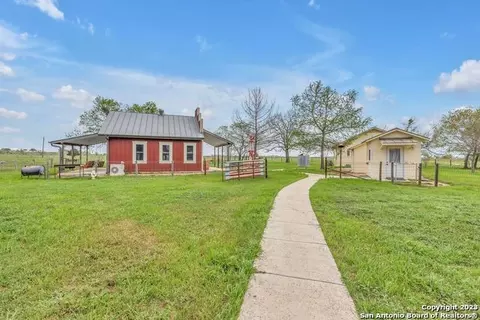 Exterior - 16547 E Gable Rd, Saint Hedwig, TX 78152 photo 5 of 7