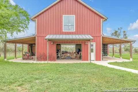 Exterior - 16547 E Gable Rd, Saint Hedwig, TX 78152 photo 6 of 7
