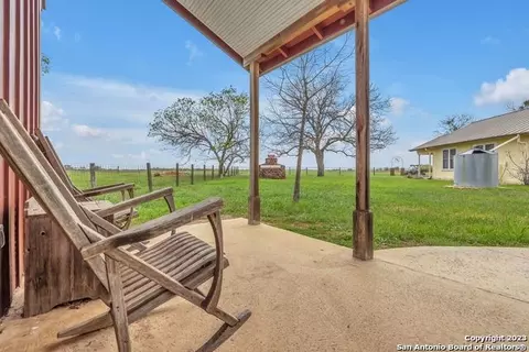 Exterior - 16547 E Gable Rd, Saint Hedwig, TX 78152 photo 7 of 7