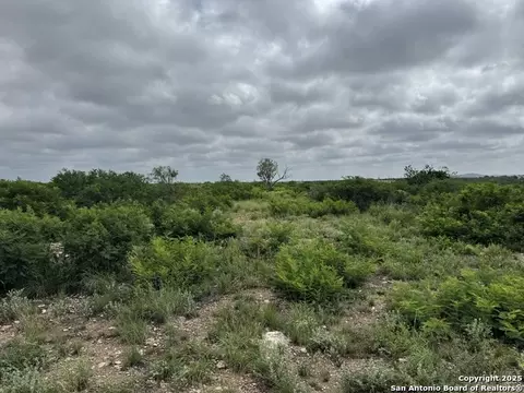 660 Legend Hls, Uvalde, TX 78801