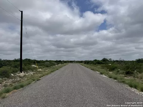 675 Legend Hls, Uvalde, TX 78801