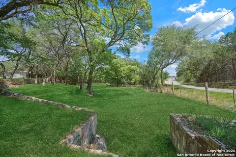 203 E Winding Loop, Boerne, TX 78006 photo 1