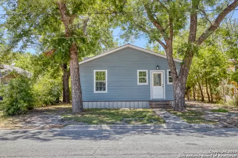 622 Roach St, Uvalde, TX 78801 photo 1