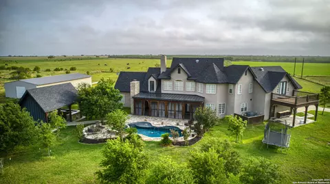 2538 County Road 223, Floresville, TX 78114