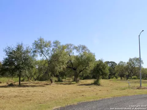 185 E Short Meadow Dr, Lytle, TX 78052