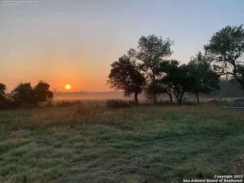 1248 Palo Alto Dr, Von Ormy, TX 78073