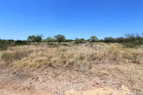 109 County Road 2638, Devine, TX 78016
