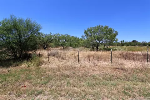 103 County Road 2638, Devine, TX 78016