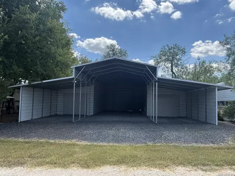 426 Paloma Dr, Bandera, TX 78003