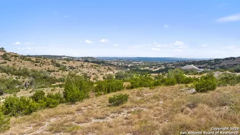 120 Falling Oak Dr, Blanco, TX 78606