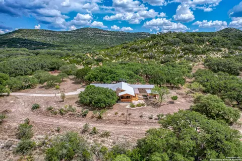 1482 Flat Rock Cir, Leakey, TX 78873