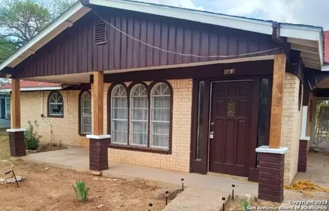403 5 Retta St, Carrizo Springs, TX 78834