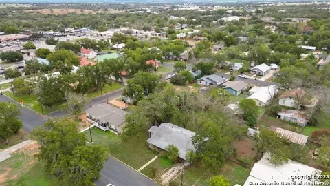 903 Franklin St, Fredericksburg, TX 78624