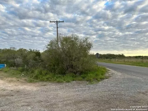000 Christine Rd, Jourdanton, TX 78026