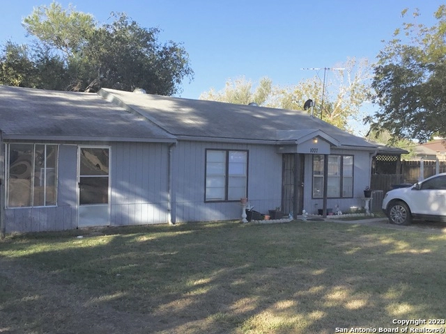 1005 W Hondo Ave  
