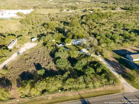 1000 Main St, Utopia, TX 78884 photo 1