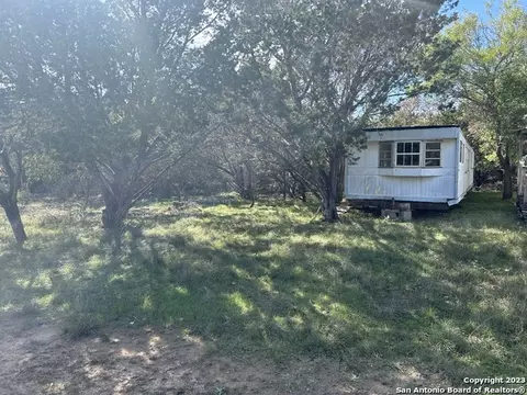 270 Bandera Dr, Bandera, TX 78003