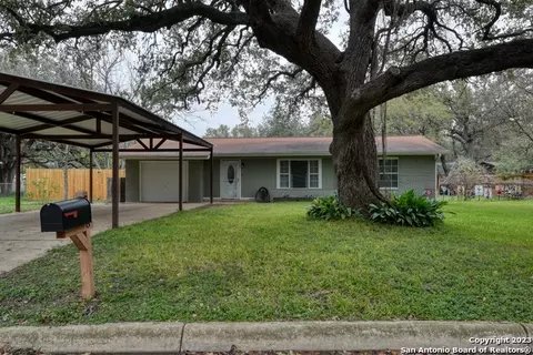 508 Mockingbird Ln, Devine, TX 78016 photo 1