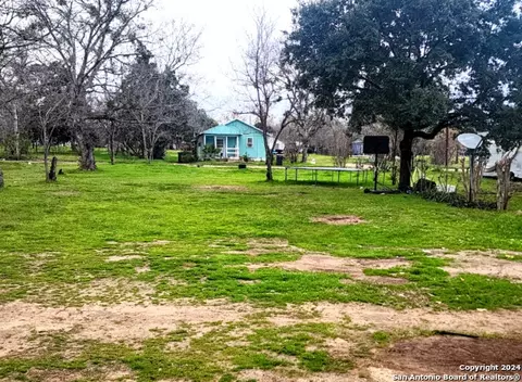 1318 Poplar, Luling, TX 78648 photo 1
