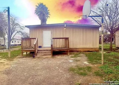 201 Buckley St, Cotulla, TX 78014 photo 1