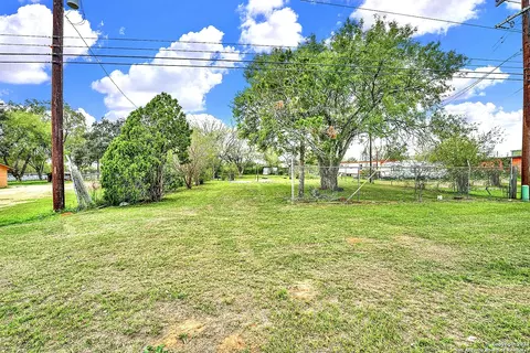 2315 Hwy 181, Floresville, TX 78114