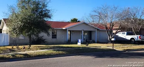 1207 N Bibb Ave, Eagle Pass, TX 78852 photo 1