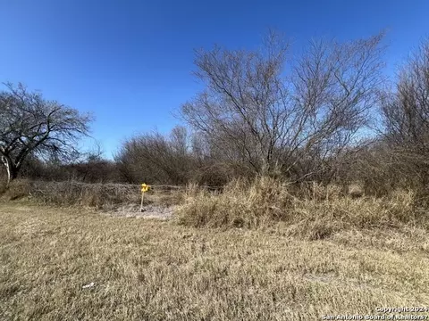000 E Fm 791, Campbellton, TX 78008