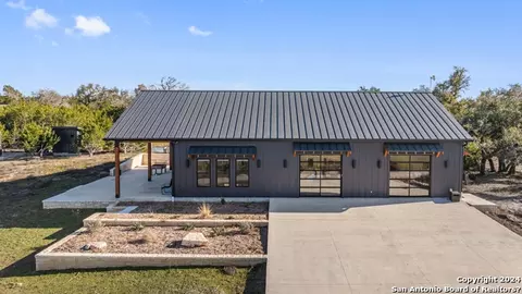 780 Skyline Dr, Blanco, TX 78606