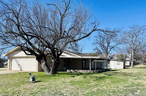 1902 College, Junction, TX 76849