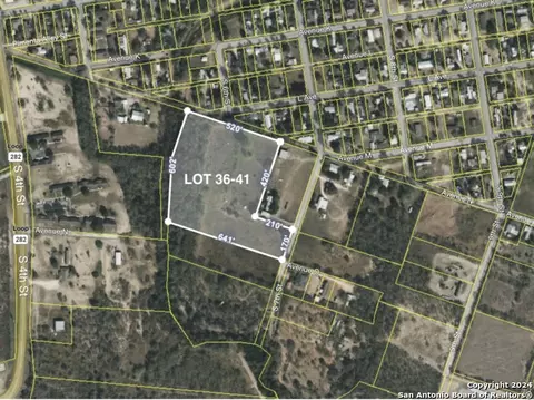 1075 S Seventh St, Poteet, TX 78065