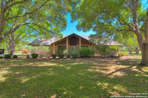 225 Wingate Ct, Seguin, TX 78155