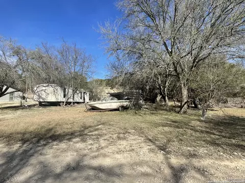 147 Alamo Dr, Pipe Creek, TX 78063