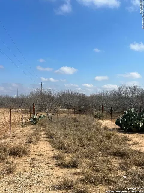 2453 Fm 1917, Carrizo Springs, TX 78834
