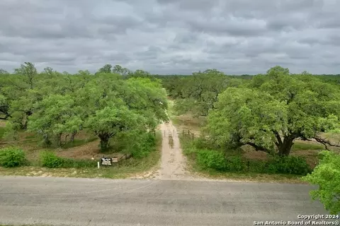 177 9 Ac Cr 7711, Devine, TX 78016