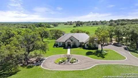 1426 Crosswind Dr, Blanco, TX 78606 photo 1