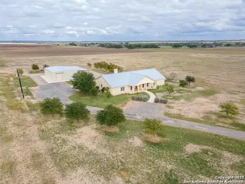 511 County Road 423, D'hanis, TX 78850