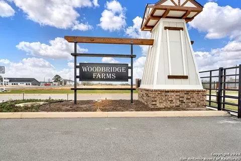 213 Ash Pkwy, La Vernia, TX 78121