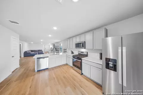 5307 Frederick Blf, Von Ormy, TX 78073 photo 1