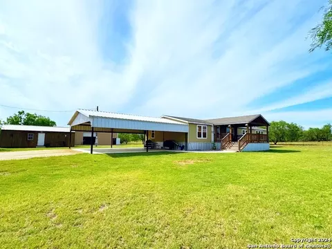 1053 Fm 3176, Devine, TX 78016 photo 1