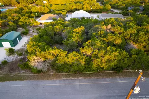 1253 Ramble Hls, Canyon Lake, TX 78133