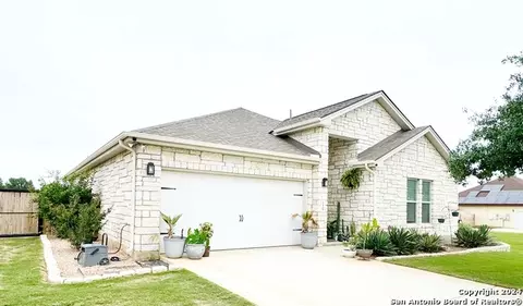 129 W Medium Meadow Dr, Lytle, TX 78052 photo 1